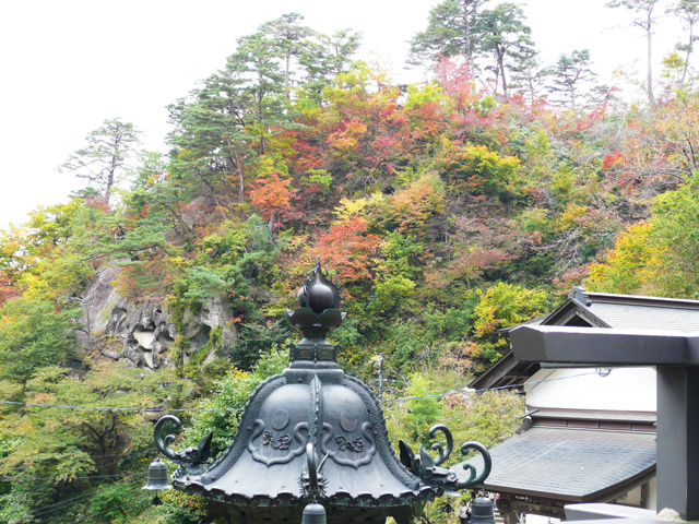 山寺の紅葉